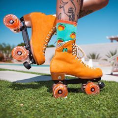 Peachy keen clementines 🧡 #moxirollerskates #rollerskate #liferolls Moxi Roller Skates, Skater Outfit, Roller Skating Outfits, Outdoor Skating, Skate Aesthetic, Skate 3, Soft Leather Boots, Roller Skaters, Heck Yeah