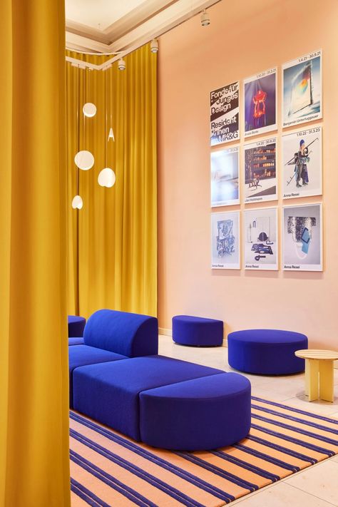 White Foyer, Vitra Design, New Interior Design, Coffered Ceiling, Design Visual, Design Milk, Design Museum, Office Interior, Lounge Areas