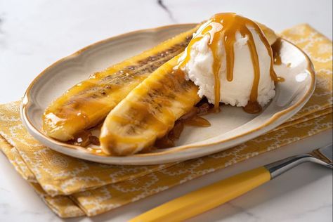 Classic Bananas Foster Is Dessert and a Show in One Banana Flambe, Banana Foster Recipe, Breakfast Casserole French Toast, Banana Foster, Bananas Foster French Toast, Recipes Using Bananas, New Years Eve Dinner, Southern Desserts, Dessert Simple