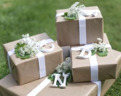 Newspaper Bridal Shower Gift Wrapping Ideas, Creative Wrapping, Wedding Gift Wrapping, Creative Gift Wrapping, Bridal Shower Gift, Wrapping Ideas, Noel Christmas, Christmas Gift Wrapping, Bridal Shower Gifts