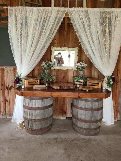 Rustic Wedding Reception Decor, Wedding Decorations Ideas, Western Themed Wedding, Rustic Wedding Decorations, Deco Champetre, Barn Parties, Rustic Party, Tafel Decor, Rustic Wedding Reception