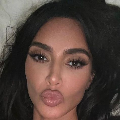 Kim Kardashian on Instagram: "Hey" Kim Kardashian Style Outfits, Kim Kardashian Diet, Celebrity Diets Plan, Kardashian Diet, Kardashian Makeup, Kim Kardashian Makeup, Mom Of Four, Kim Kardashian Hair, Kim Kardashian Style