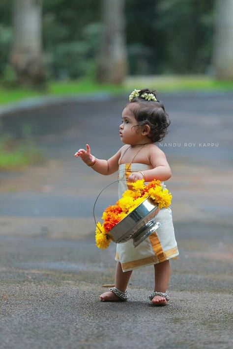 Onam Kids Photoshoot Ideas, Onam Baby Photo Shoot, Onam Photoshoot Ideas, Onam Shoot, Kerala Models, Onam Images, Kerala Beauty, 2nd Birthday Photos, Baby Photography Backdrop