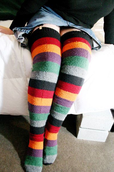 I love these, I would choose some brighter colours myself, but they're nice. I've been looking a long time for a free knitting pattern for over the knee socks. Crochet Sock Pattern Free, Thigh High Sock, Crochet Socks Pattern, Tall Socks, Knit Stockings, Knee Highs, Sock Knitting Patterns, Crochet Socks, Over The Knee Socks