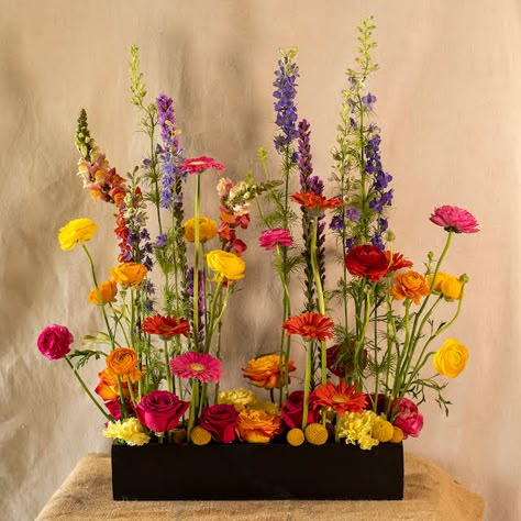 Parallel Flower Arrangement, Grouped Mass Floral Design, Parallel Floral Arrangement, Parallel Arrangement, Wildflower Floor Arrangement, Garden Border, Design Institute, Flower School, Line Flower