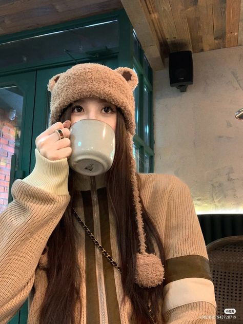 E Girl Outfits, Style Korea, Trendy Outfits For Teens, Bear Hat, Creative Instagram Photo Ideas, Korean Aesthetic, March 2023, Outfits With Hats