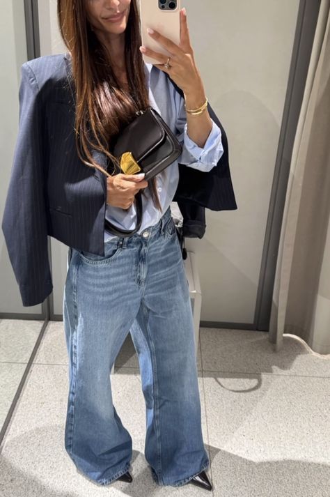 Belgian Street Style, Effortless Jeans Outfit, Baggy Jeans Pointy Heels, Outfit Parisienne, Jeans And Flats Outfit, Jeans Business Casual Outfits, 90s Straight Leg Jeans Outfit, Work Fall Outfits Women, Cool Office Outfits Women