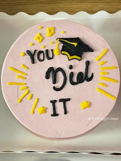 Photo Birthday Cake, Simple Graduation Cakes, Graduation Cake Designs, Congratulations Cake, Girl Birthday Cake, Birthday Cake Images, Graduation Party Cake, Funny Birthday Cakes