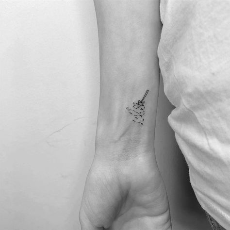 Cagri Durmaz on Instagram: “Magic wand 💫 . . . . #magic #wand #magicwand #magical .  #ink #tattoo #tattooartist  #blackworkers #blackandwhite  #linework #linetattoo…” Fairy Godmother Wand Tattoo, Magic Wand Tattoo, Magic Tattoos, Fairy Godmother Wand, Stick Tattoo, Wand Tattoo, Wand Magic, Self Love Tattoo, Finger Tats