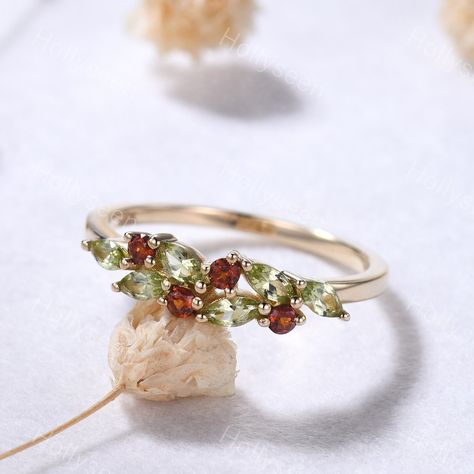 Wedding Ring Dainty, Cluster Wedding Ring, Gold Ring Vintage, Cute Engagement Rings, Van Conversions, Clothes Jewelry, Comfy Clothes, Red Gemstones, Jewelry Lookbook