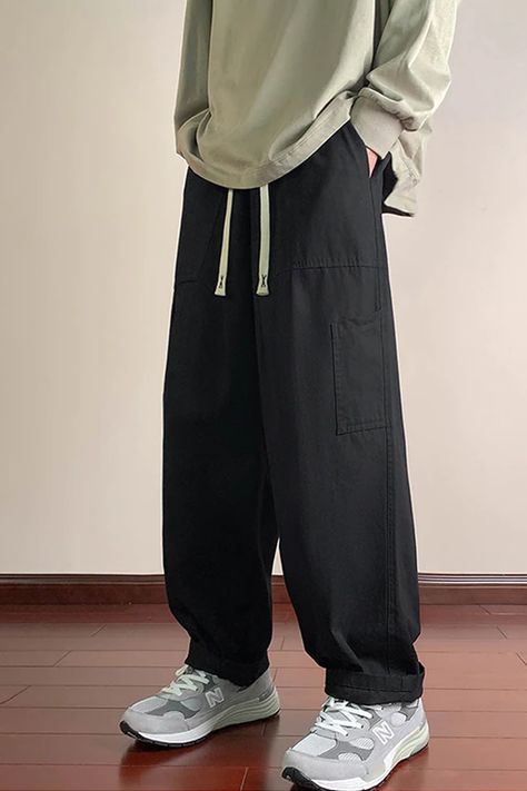 Korean Baggy Pants Men, Japanese Streetwear Pants, Japanese Summer Streetwear, Baggy Aesthetic Outfits Men, Male Baggy Clothes Aesthetic, Baggy Mens Fashion, Streetwear Men Outfits Black, Baggy Clothes Outfit Men, Baggy Pants Outfit Men