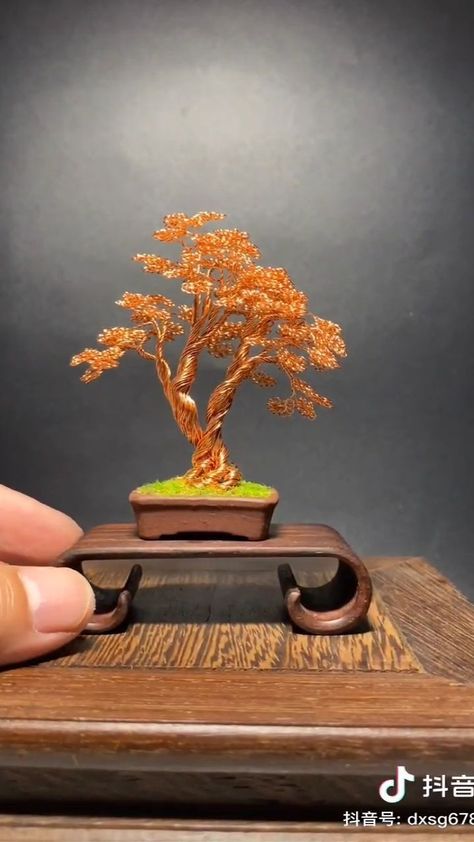 schoolofcolors on Instagram: Making a tree from wires 🌳🔌 Your thoughts... By dxsg678 (Döuyin) Copper Wire Crafts, Bonsai Wire, Wire Bonsai, Copper Wire Art, Wire Art Sculpture, Wire Tree Sculpture, Wire Trees, Wire Tree, Diy Wire Jewelry