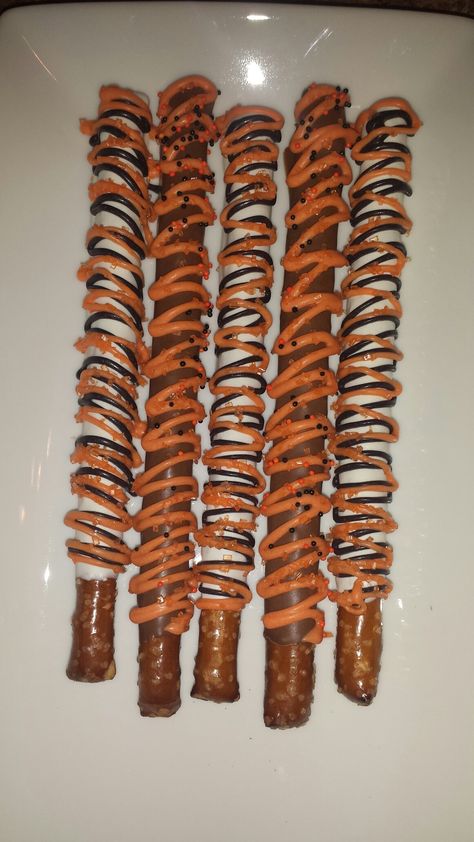 Safari Chocolate Covered Pretzels, Fall Pretzel Rods, Graduation Party Treats, Chocolate Pretzel Rods, Dipped Pretzels, Orange Theme, Chocolate Dipped Pretzels, Candy Ideas, Fox Birthday