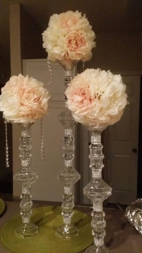 Diy Glass Centerpieces, 25th Anniversary Decorations, Wedding Decorations Diy Centerpiece, Hospitality Ideas, Wedding Table Centerpieces Diy, Cheap Centerpieces, Diy Floral Centerpieces, Dollar Tree Easter Crafts, Dollar Tree Centerpieces