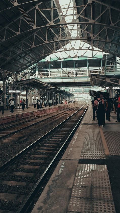 Bandra Station, Railroad Tracks, Lounge