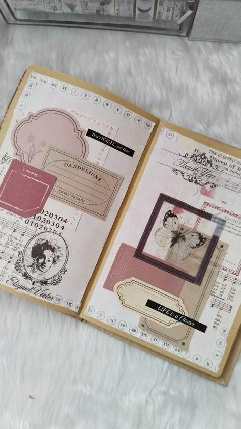 Scrapbook Theme Drawing Ideas, Contoh Scrapbook, Sketchbooks Aesthetic, Drawing Ideas Creative Sketchbooks, Theme Drawing, Drawing Ideas Creative, Scrapbook Themes, Beginner Scrapbooking, Scrapbooking Journal