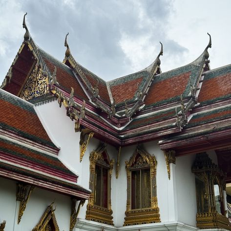 🇹🇭VISITING Wat Benchamabophit 🇹🇭 Want to visit a beautiful temple of Bangkok? Wat Ben is one to see for sure!🤩 Commonly known as the marble temple, this temple was made with marble imported from Italy, and features stunning buildings and a Buddha inside. It is one of the most popular Bangkok temples, and one to visit for sure 🤩👏🏻 It cost us 100 baht each (we think this has been upped, as many said it previously was 50 baht. However, we would say it was worth it! 🤩 It is recommended to a... Wat Benchamabophit, Bangkok Temples, Marble Temple, Beautiful Temple, The Marble, Worth It, Bangkok, Temple, Most Popular