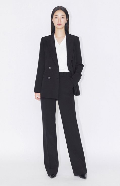 Business Casual Poses For Women, Formal Outfit Poses For Women, Elegant Corporate Outfits, Formal Blazers For Women, Women Semi Formal, Formal Attire For Women, Jeon Yeobeen, Business Portraits Woman, Women Office Outfits