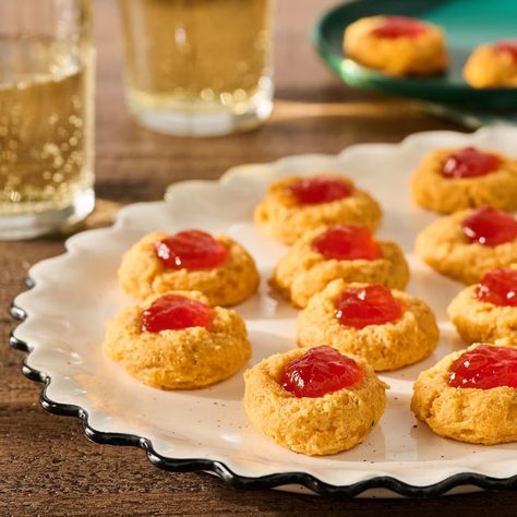 pimento cheese thumbprint crackers recipe Turkey Cheese Ball, Seasoned Crackers, Pimiento Cheese, Hot Pepper Jelly, Whipped Goat Cheese, Crackers Recipe, Food Appetizers, Pepper Jelly, Cracker Recipes