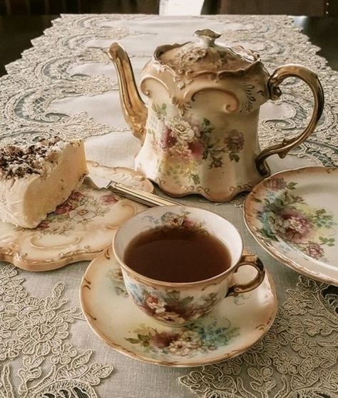 Teapot Aesthetic, Tea Setting, Morning Tea, Tea Room, High Tea, Pretty Food, Vintage Tea, Mojito, Cute Food