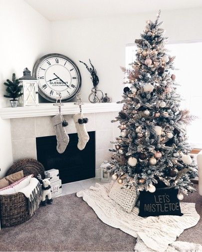 Red Christmas Decor, Silver Christmas Decorations, Modern Christmas Tree, Gold Christmas Decorations, Christmas Decorations Living Room, Black Christmas Trees, Christmas Tree Inspiration, White Christmas Decor, Christmas Wonderland