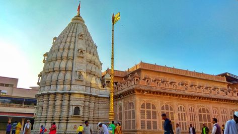 Shegaon Temple Snap, Shegaon Gajanan Maharaj Temple, Gajanan Maharaj Photo Hd, Gajanan Maharaj Shegaon, Bal Thackeray, Gajanan Maharaj, Formal Wedding Decor, Temple Drawing, Tree Pot