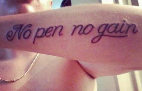 I guess?!?! | 33 People Who Will Make You Feel Better About Your Choices In 2014 Cringe Tattoo, Tato Nama, Tattoos Gone Wrong, Terrible Tattoos, Art Flash, Tattoo Cream, Tattoo People, Tattoo Fails, Bad Tattoos