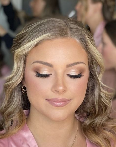 Makeup Ideas Bridesmaid Natural Looks, Natural Makeup Looks For Bridesmaids, Simple Pageant Makeup, Pageant Eye Makeup, Natural Makeup Look For Bridesmaid, Light Neutral Makeup, Bridesmaid Eye Makeup Blue Eyes, Bridesmaid Makeup Champagne Dress, Junior Bridesmaid Makeup Natural