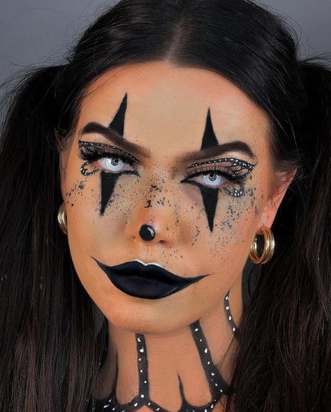 halloween makeup look, halloween makeup, halloween makeup ideas, skull makeup look, vampire makeup look, halloween makeup ideas 2022, simple halloween makeup, half skull makeup, scary makeup look Halloween Kalas, Corpse Bride Makeup, Makeup Scary, Half Skull, Butterfly Makeup, Vampire Makeup, Halloween Makeup Ideas, Makeup Hacks Beauty Secrets, Witch Spirituality