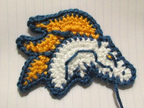 Angry Stallion, Denver Broncos Crocheted Appliques, Loom Knitting Stitches, Crochet Appliques, Crochet Placemats, Crocheting Patterns, Crafts Crochet, Crochet Heart Pattern, Crochet Car, Animal Crochet