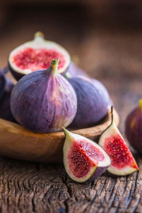 Health Benefits Of Figs, Deco Fruit, Roasted Figs, Vegetables Photography, Fig Recipes, Still Life Fruit, Fruit Photography, Fresh Figs, Beautiful Fruits