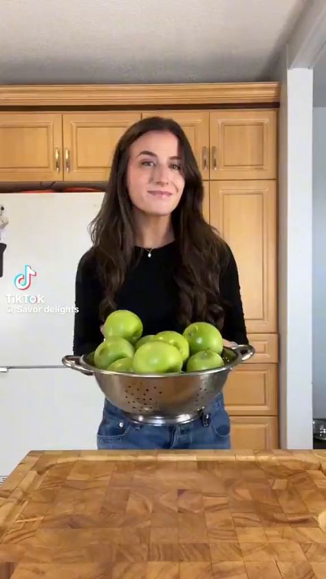 TikTok Savor delights - iFunny Anaconda, Cookie Sheet, Green Apple, Simple Tricks, Red Apple, Fun Fact, Pie Crust, Life Images, Cinnamon Rolls