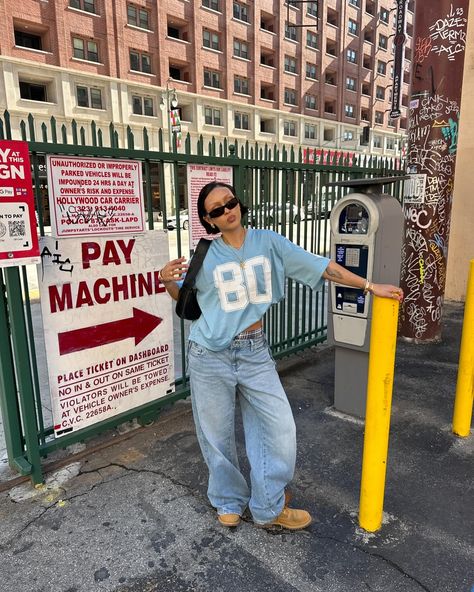 as usual, taking styling tips from @eliannaarvizu ✍️ Timbs Outfits Women, Cosy Fits, Timbs Outfits, Streetwear Summer Outfits, Street Style Outfits Casual, Drippy Fits, Streetwear Outfit Ideas, 90s Inspired Outfits, Outfit Streetwear