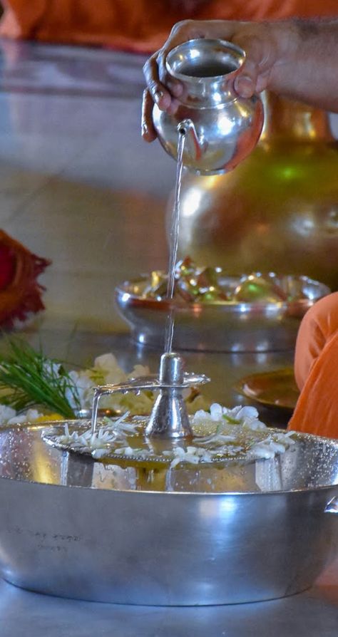 Shivling Pooja Images, Shiv Pooja At Home, Tulsi Vrindavan, Devotional Photos, Lord Shiva Mantra, Silver Silverware, Shiva Shankara, Diwali Decorations At Home, India Home Decor