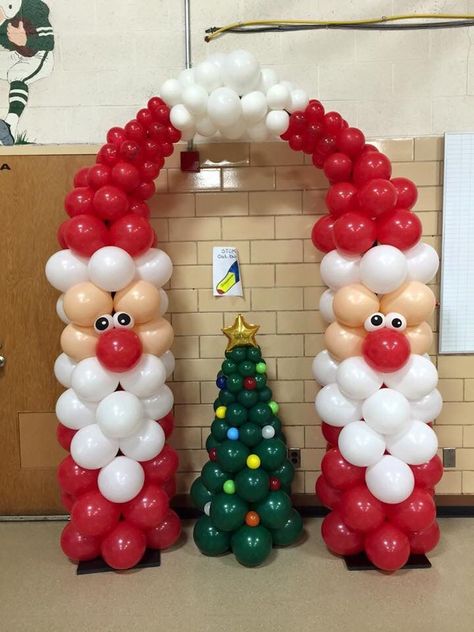 Santa Balloon Arch. Creative ideas for Christmas Balloon Art! Fun DIY Holiday Decorations that turn your home or party into a festive winter wonderland. Diy Holiday Party, Christmas Balloon Decorations, Deco Ballon, Holiday Balloons, Balloon Crafts, Dekor Diy, Balloon Arrangements, Christmas Balloons, Balloon Centerpieces