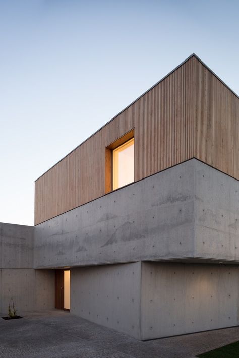 Architecture Antique, Concrete Houses, Concrete Architecture, Concrete Walls, Minimal Architecture, Wood Architecture, Concrete Building, Concrete House, Architecture Design Concept