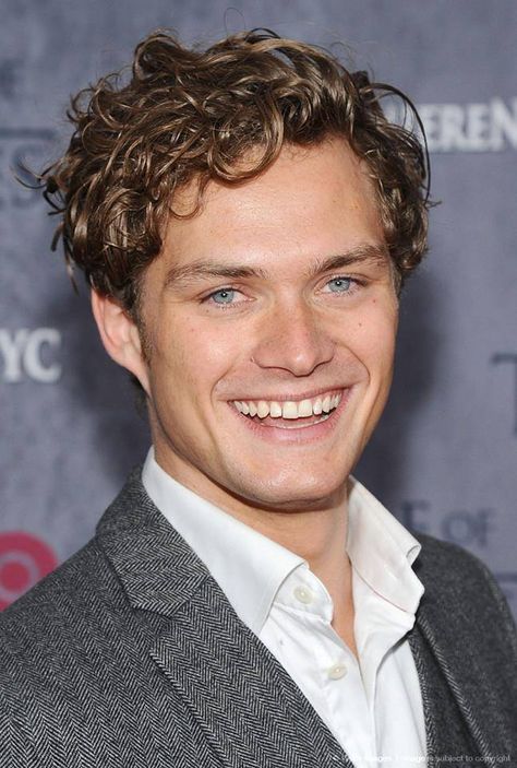 Loras Tyrell - Finn Jones Nice Curly Hair, Finn Jones, Curly Hairstyles For Men, Happy 26th Birthday, Mens Hairstyles Medium, Hottest Male Celebrities, Jaden Smith, Mens Hair, Hair Back