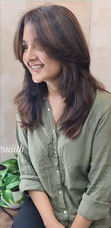 Manju Warrier Hairstyle, Indian Haircut For Women, Haircut Indian Women, Manju Warrier Kurtis, Indian Haircut For Women Medium Length, Haircut For Indian Women, Haircut For Medium Length Hair Indian, Haircuts For Medium Length Hair Layered, Mum Hair