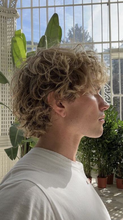 3b Short Curly Hair, Curly Hair Men Short, Short Curly Hair Men, Medium Long Curly Hair, Fancy Curly Hairstyles, Fade Curly Hair, Mens Haircuts Wavy Hair, Surfer Hairstyles, Medium Curly Hairstyles