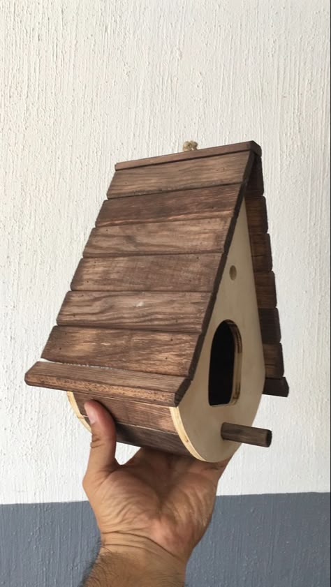 Unique Bird Houses Diy, Whimsical Bird Houses, Bird House Diy, Small Wooden Projects, Cool Bird Houses, Unique Birdhouses, Bird Houses Ideas, Homemade Bird Houses, Bird Houses Ideas Diy