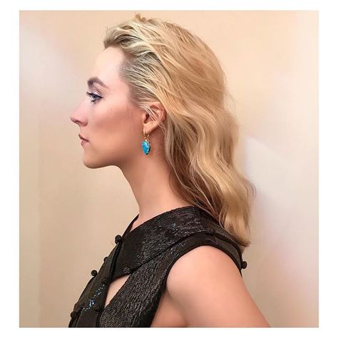 Saoirse Ronan (@saoirse_ronan) | Twitter Saoirse Ronan, Golden Globe, Face Photo, Side Profile, British Actors, Pure Beauty, How To Make Light, Woman Crush, Simply Beautiful