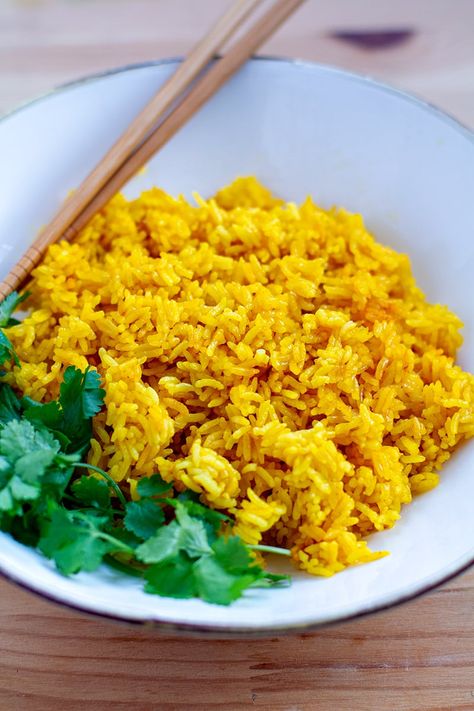 Fluffy, delicious Turmeric Jasmine Rice in Instant Pot pressure cooker in 10 minutes. (Gluten-Free, Vegan) | #instantpot Jasmine Rice In Instant Pot, Recipe With Jasmine Rice, Yellow Jasmine Rice, Instant Pot Jasmine Rice, Turmeric Powder Benefits, Rice In Instant Pot, Yellow Jasmine, Jasmine Rice Recipes, Rice Instant Pot