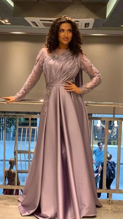 Party Wear Gowns Western, Skirts For Fall, Party Wear Long Gowns, Party Wear Gowns, Dresses Western, Evening Gowns With Sleeves, Elegant Ball Gowns, Pretty Quinceanera Dresses, African Dresses For Kids