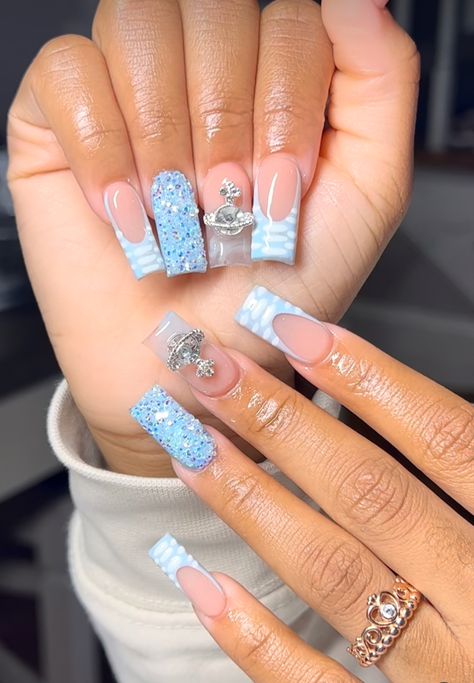 Light Blue Nails With Charms, Medium Size Nails, Nails W Charms, Nails Art Simple, Nail Art 2022, Design Nails Art, Maroon Nail, Nail Art 2023, Nail Art For Short Nails