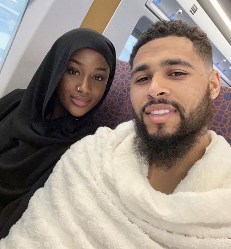 Black And Arab Couple, Arab And Black Couple, Arab Lifestyle, Successful Women Style, Islamic Marriage, Human Things, Pregnancy Belly Photos, Islam Marriage, Swirl Couples