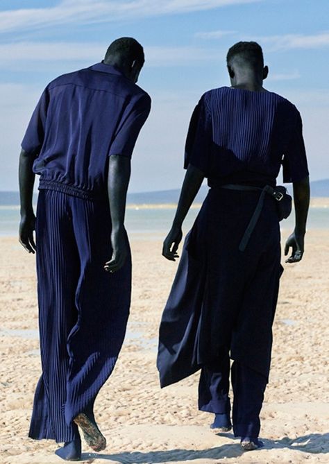 Taintless by Lukhanyo Mdingi Viviane Sassen, Style Bleu, Mood Indigo, Indigo Colour, Indigo Dye, Feeling Blue, Love Blue, Indigo Blue, South African