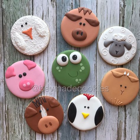 Farm animals. #birthdaycookies #littlebluetruckcookies #kidsbirthday Farm Cookies Decorated, Biscuits Ideas, Sugar Cookie Recipe For Decorating, Royal Icing Decorated Cookies, Face Inspiration, Barnyard Theme, Biscuit Decoration, Farm Cookies, Decorative Cookies