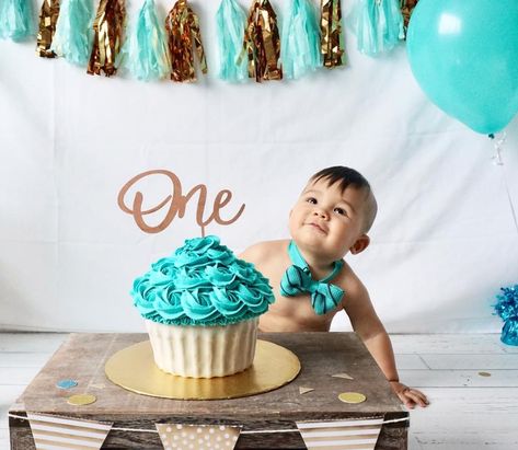 Cupcake Smash Cakes, Smurfs Cake, Smash Cakes, 1st Birthday Pictures, Smash Cake Boy, Baby Photoshoot Boy, Smash The Cake, Giant Cupcakes, Cake Smash Photography