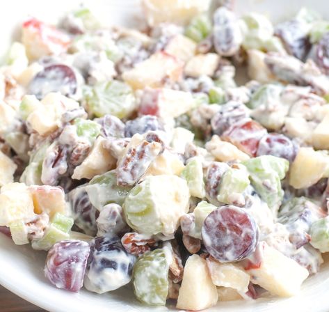 Waldorf Salad Best Waldorf Salad Recipe, Apple Waldorf Salad, Easy Waldorf Salad, Creamy Fruit Salad, Waldorf Salad Recipe, Creamy Fruit Salads, Healthy Fruit Salad, Salad Cream, Fruit Salad Recipe