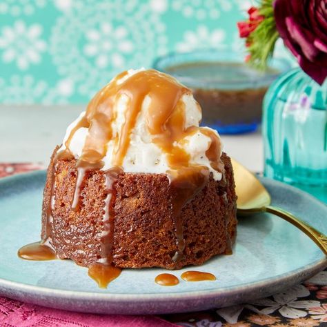 English Pudding, Christmas Pudding Recipes, Irish Desserts, Hot Desserts, Warm Desserts, Toffee Pudding, Sticky Toffee Pudding, Sticky Toffee, Winter Desserts